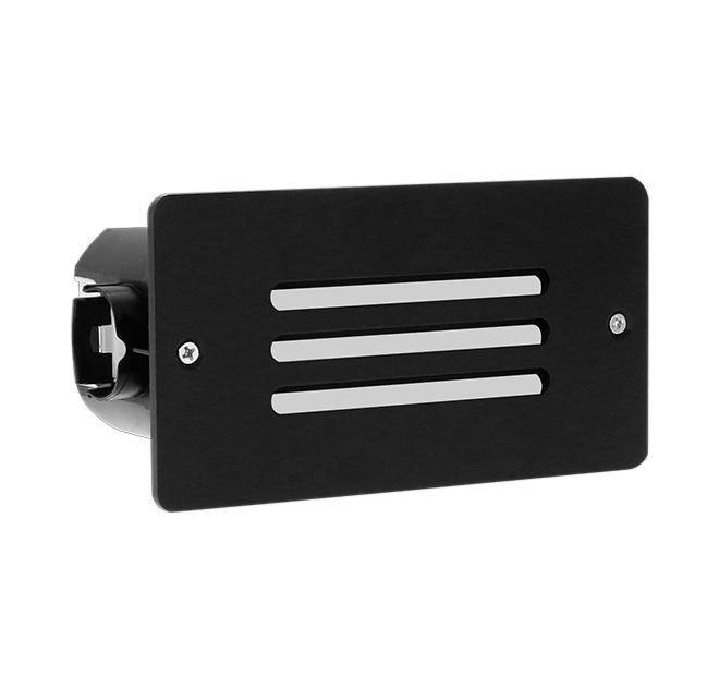 Ein schwarzes rechteckiges Lüftungsgitter mit drei horizontalen Schlitzen und einem Anschluss an der Seite, das typischerweise in elektronischen Geräten verwendet wird.