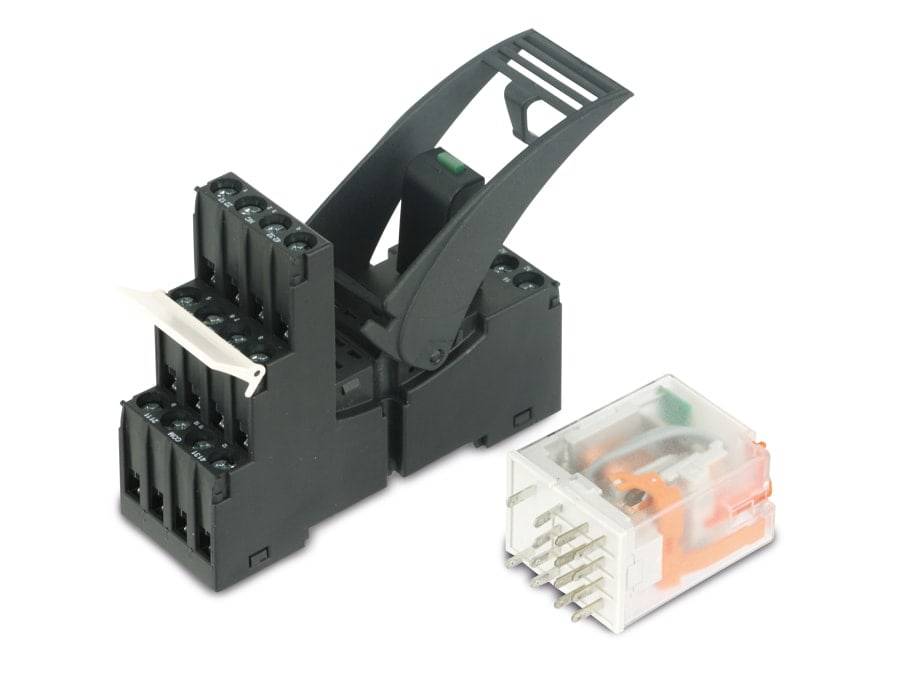 Relaissteckdose mit Verriegelungshebel' neben 'transparentes Relais' mit sichtbaren Stiften. Wird für elektrische Verbindungen in Steuerungssystemen verwendet.