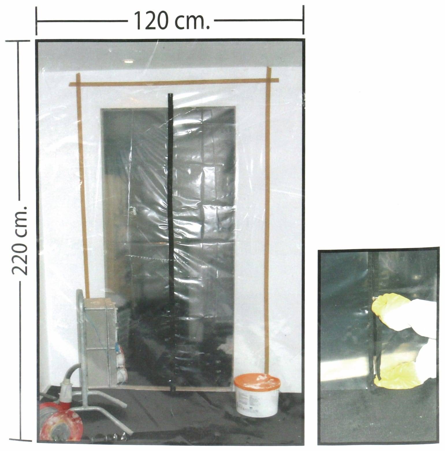 Temporäre Kunststofftüröffnung mit abgeklebten Kanten, Abmessungen 120 cm breit und 220 cm hoch, wahrscheinlich zur Eindämmung von Baustaubverschmutzung.