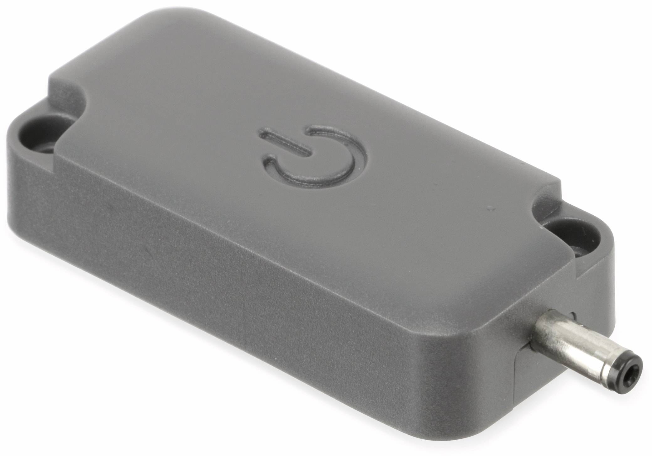 Eine graue Powerbank mit einem auf der Oberfläche geprägten Stromsymbol, von einer Seite gezeigt mit einem sichtbaren Ladeanschluss auf der Seite.