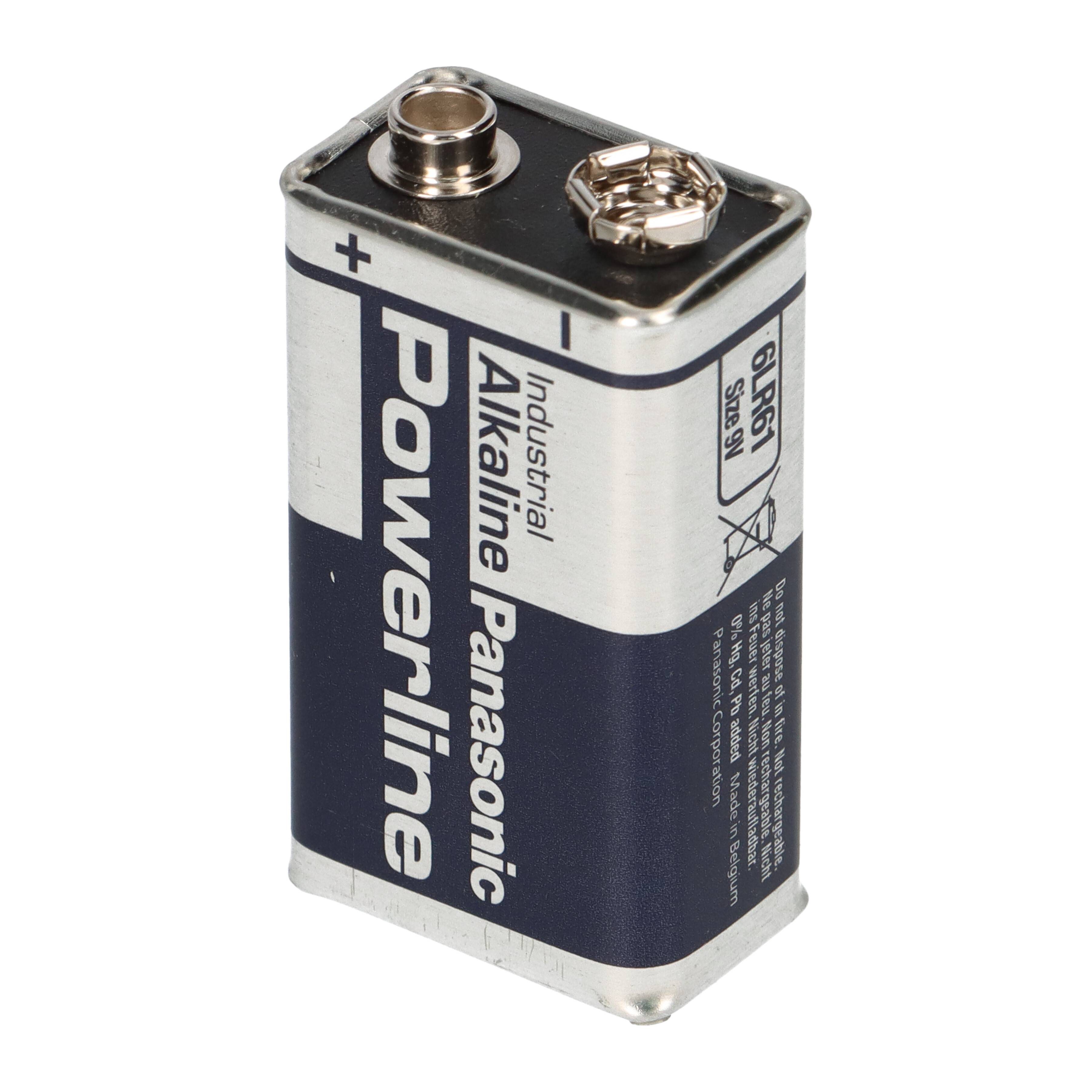 Eine 9V Panasonic Alkaline-Batterie mit Druckknopfanschlüssen, isoliert auf weißem Hintergrund dargestellt.