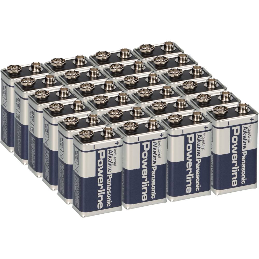 Ein Stapel von Panasonic Powerline Alkaline-9-Volt-Batterien in Reihen auf weißem Hintergrund angeordnet.