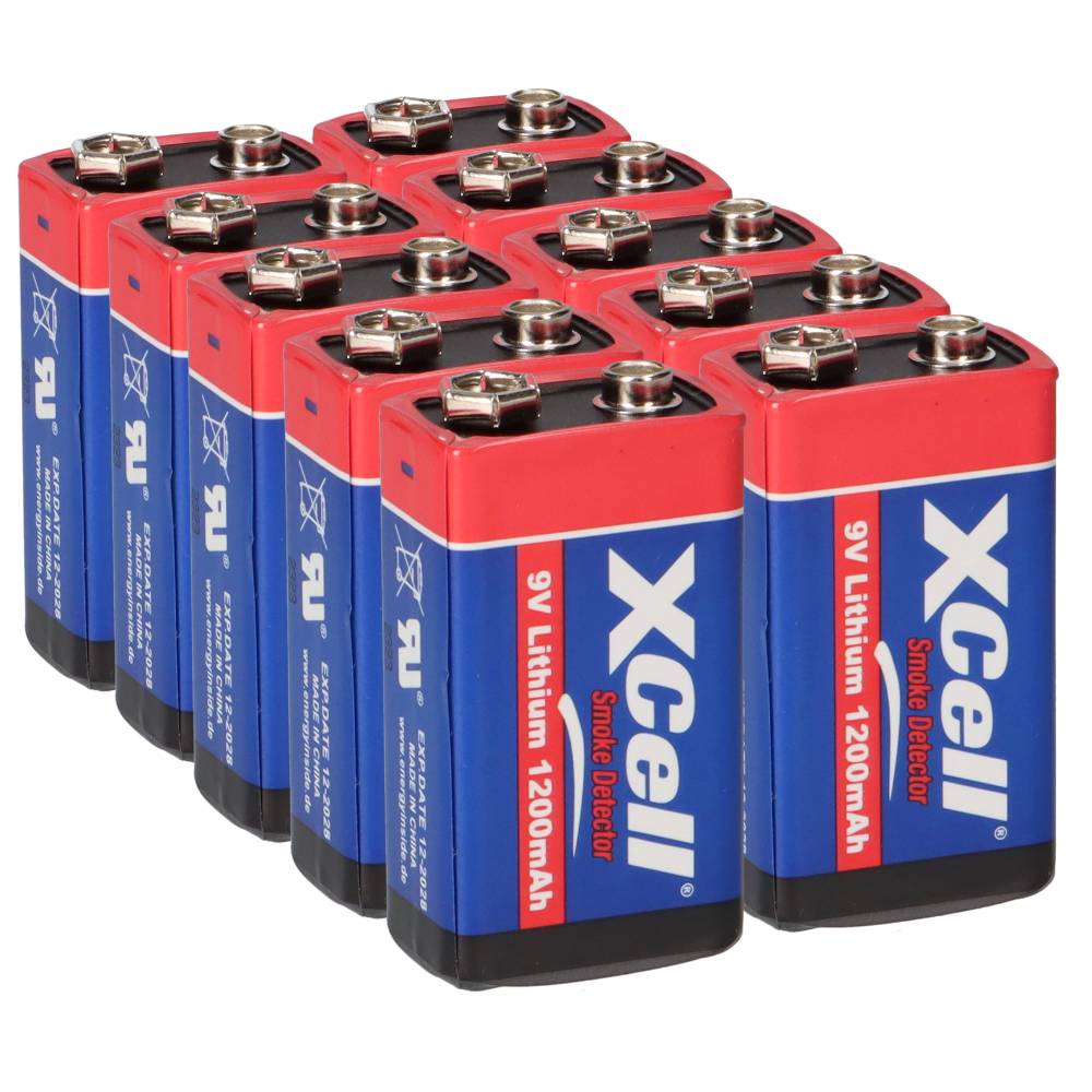 Eine Gruppe von neun XCell 9V Lithiumbatterien, angeordnet in Reihen auf weißem Hintergrund.