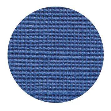 Eine Nahaufnahme von blauem strukturiertem Stoff, der ein Muster aus horizontalen und vertikalen Linien zeigt und ein gitterähnliches Erscheinungsbild erzeugt.