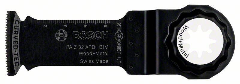 Nahaufnahme einer Bosch Starlock Plus Sägeblatt, beschriftet mit '32 APB BIM Wood + Metal Swiss Made'. Die Kante des Sägeblatts befindet sich rechts.