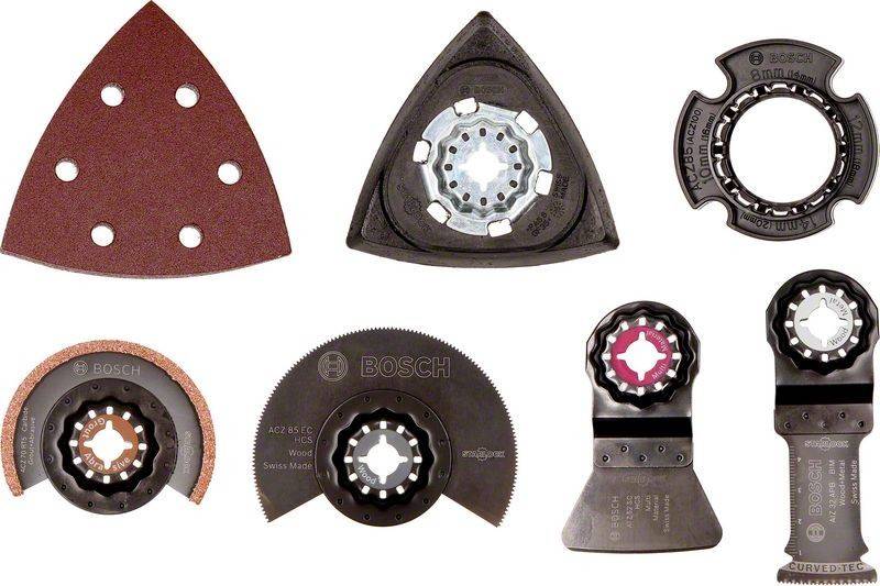 Verschiedene Oszillationswerkzeug-Klingen auf einem weißen Hintergrund, darunter dreieckige Schleifpads und runde Metallschneidblätter.