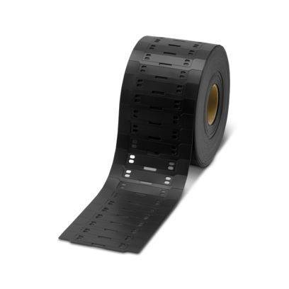 Eine Rolle aus schwarzem perforierten Material, ähnlich wie ein Klebeband oder ein Bande, die sich zum Betrachter hin abrollt, mit gleichmäßig verteilten rechteckigen Ausschnitten.