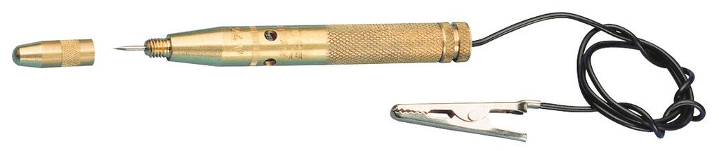 Vintage-Messsonde mit langem Metallgriff, angebrachtem Prüfleitungskabel und Krokodilklemme auf weißem Hintergrund.