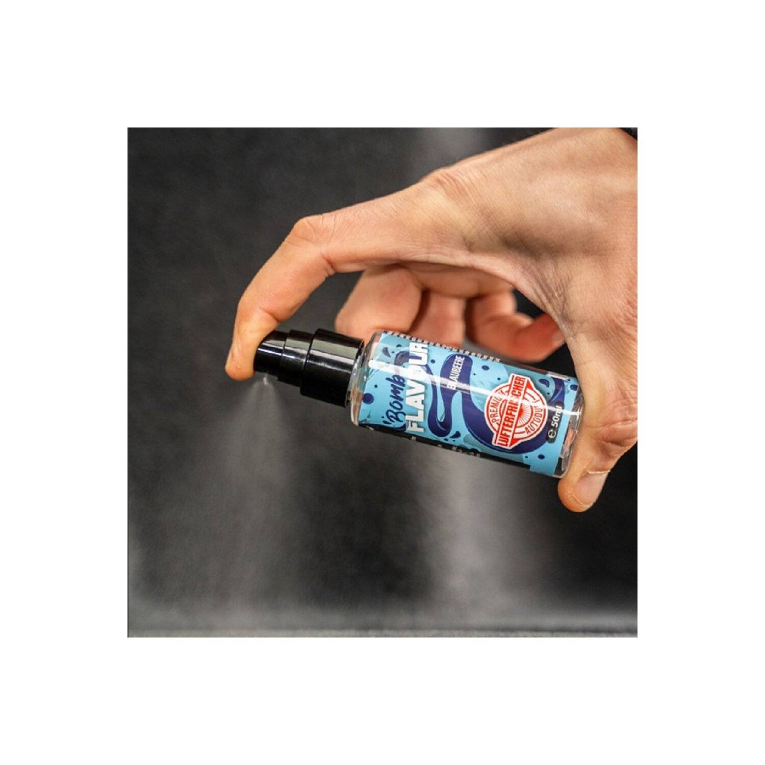 FLAVOUR BOMB Blaubeere - Autoduft mit Blaubeere Geruch - Premium Lufterfrischer für den Auto-Innenraum, 50ml
