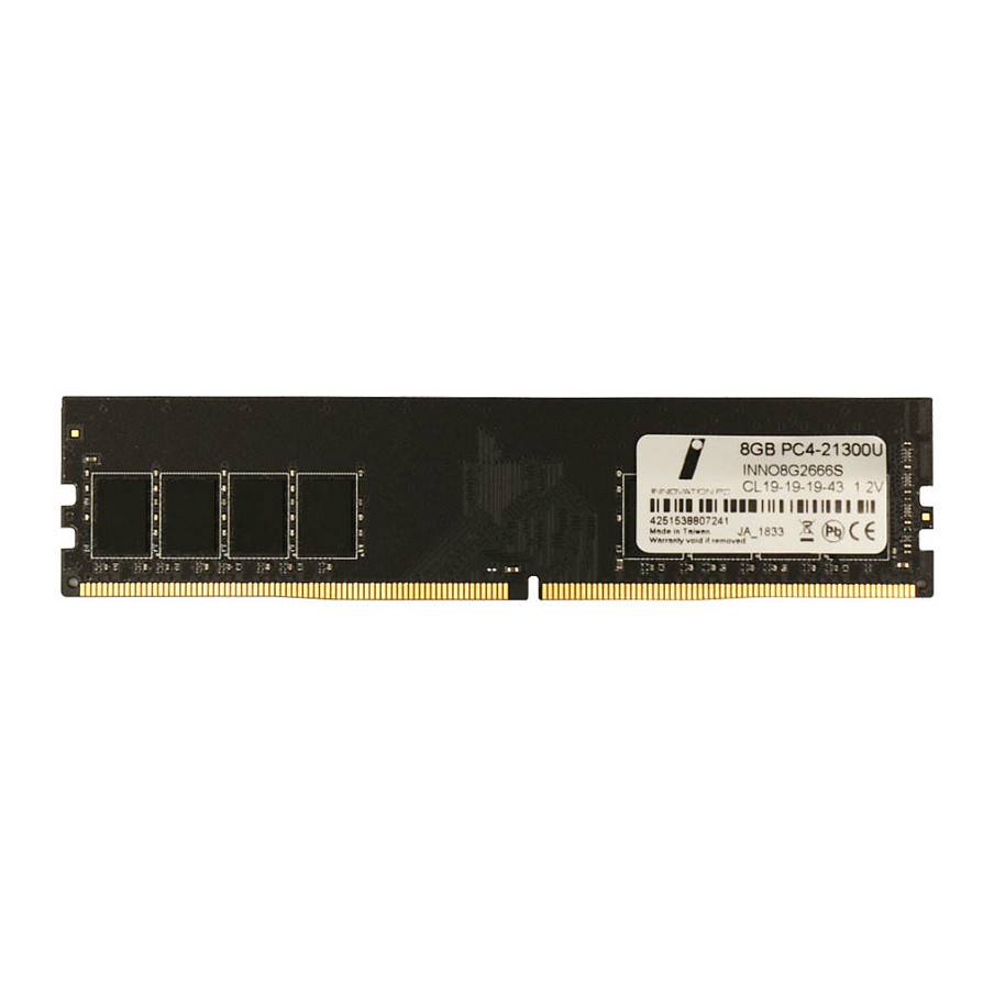 Ein schwarzes 8GB RAM-Modul mit Goldkontakten, gekennzeichnet mit „PC4-21300