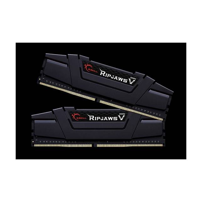 Zwei G.SKILL Ripjaws V DDR4-RAM-Module in Schrägansicht, die ihre schwarzen Wärmeverteiler und das Markenlogo zeigen.