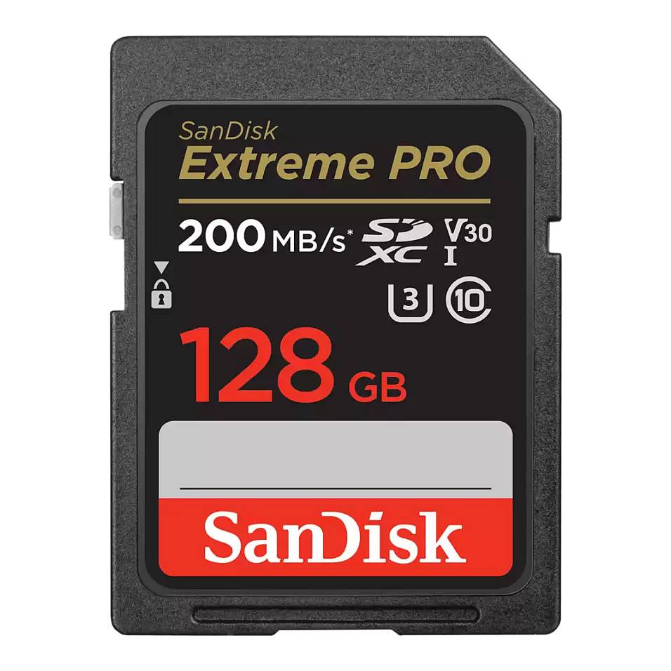 SanDisk Extreme PRO SD-Karte mit Anzeige von „128 GB