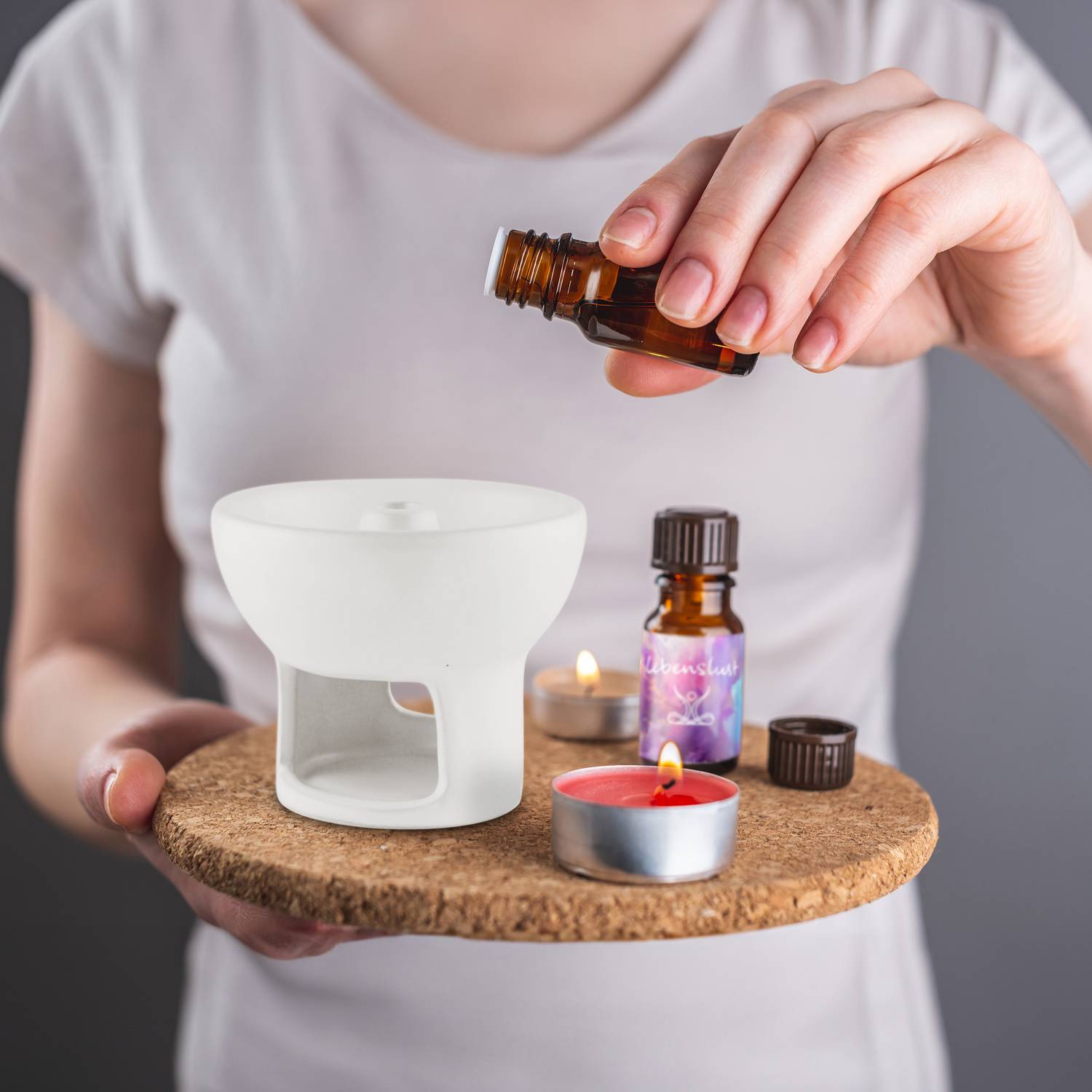 Corasol Premium Wellness Duftöl Adventskalender mit 24 ätherischen Ölen & zeitloser Duftlampe (240 ml)