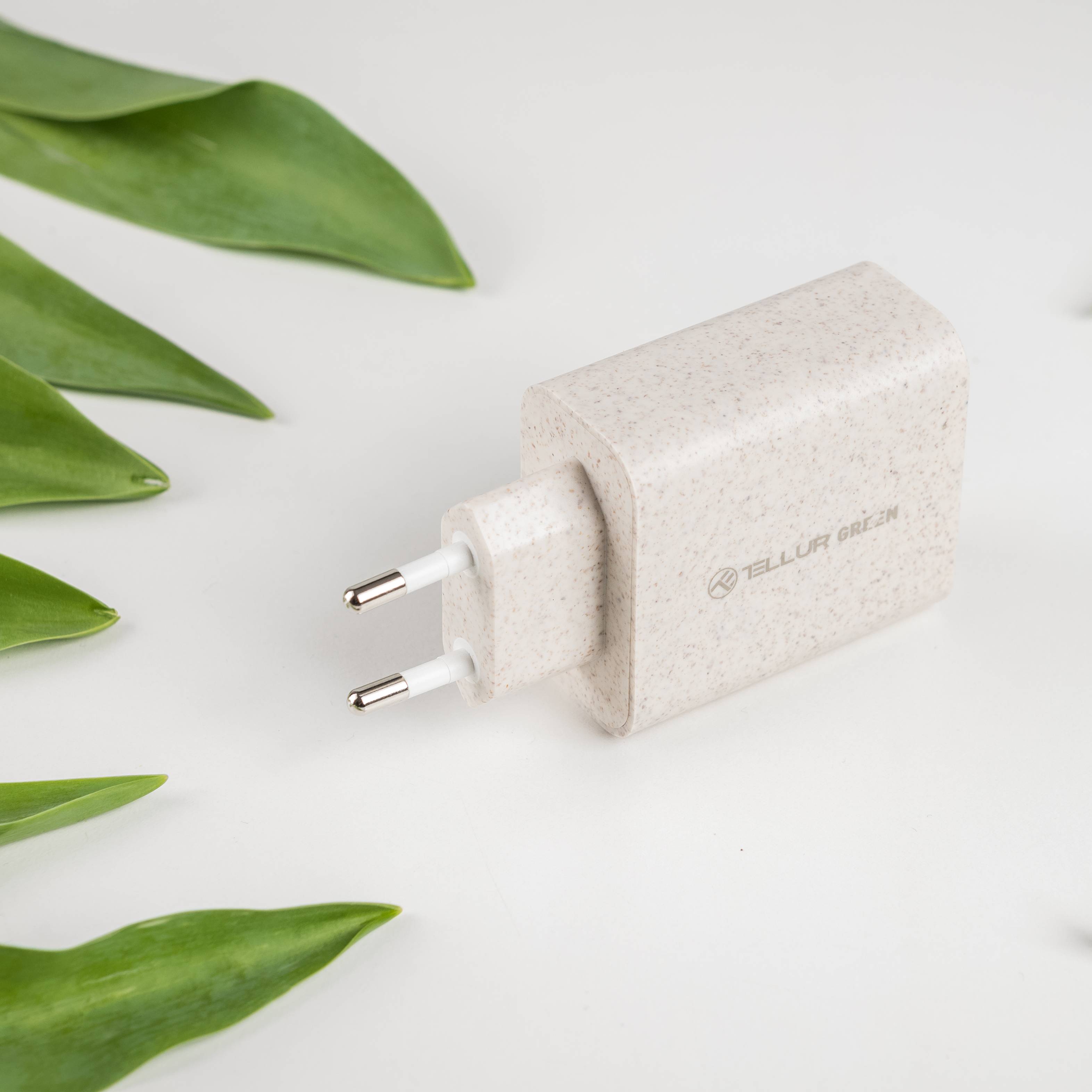 Tellur Green Dual-Port-Wandladegerät, Typ C 38 W, PD20 W + USB QC3.0, Weizenstroh, Creme