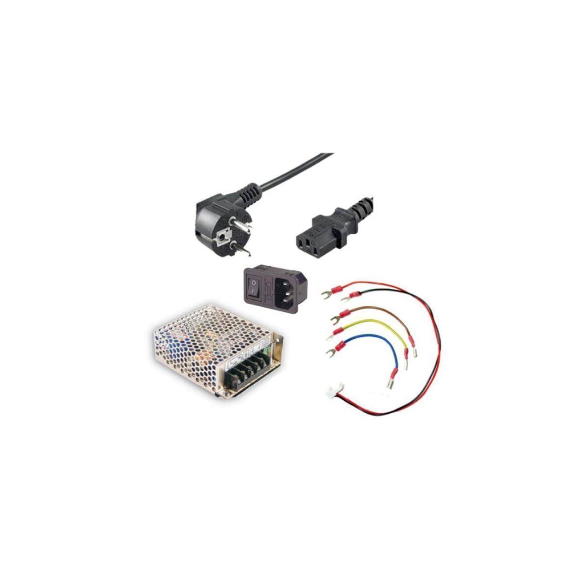 Komponenten für ein Elektronikprojekt: Netzkabel, Adapter, Netzteil mit Metallgehäuse und farbcodiertes Kabelbaum.