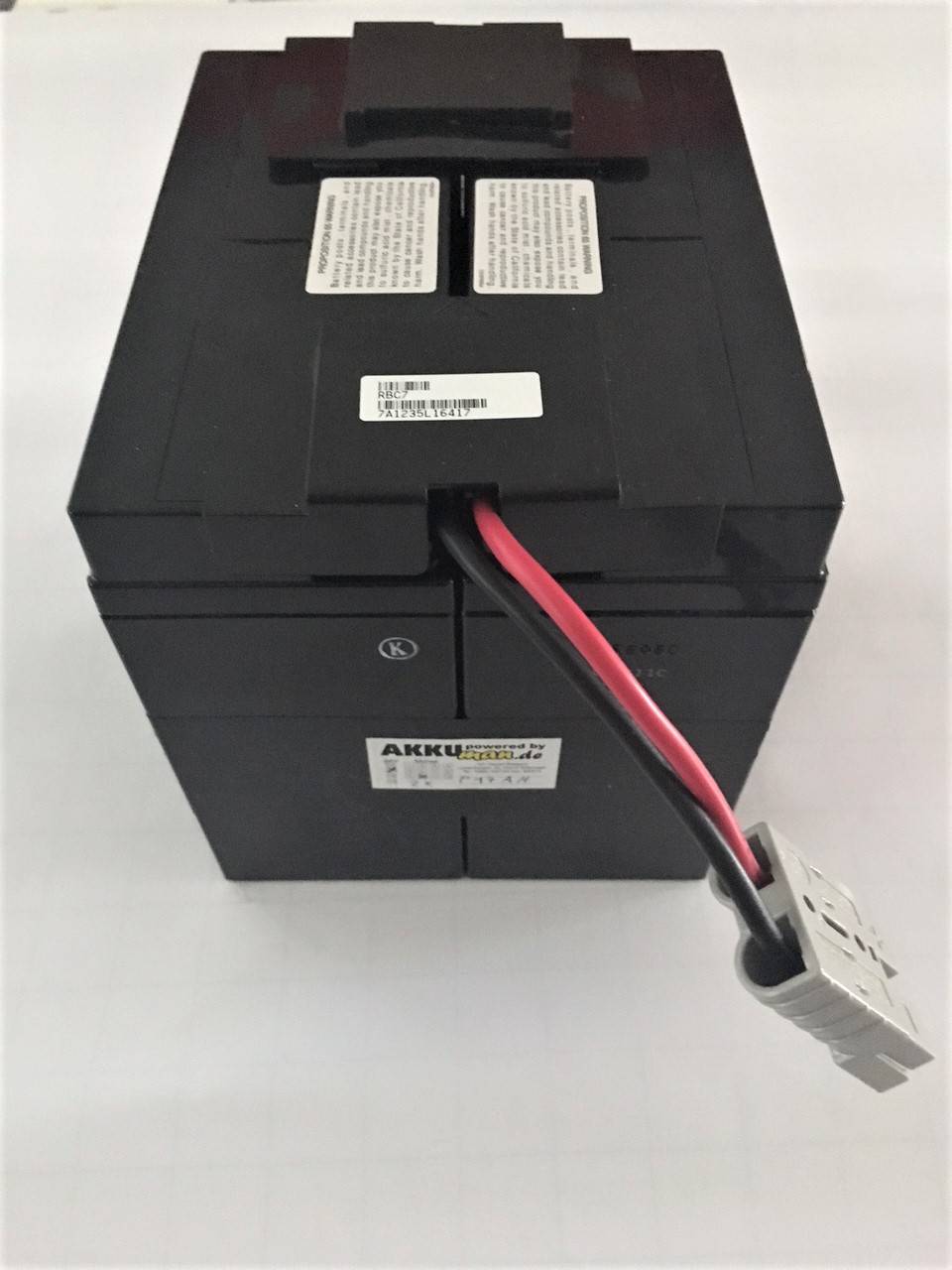 APC RBC7 Akkutausch-Service – Neubestückung mit 2x Kung Long WP18-12SHR 12V 18Ah