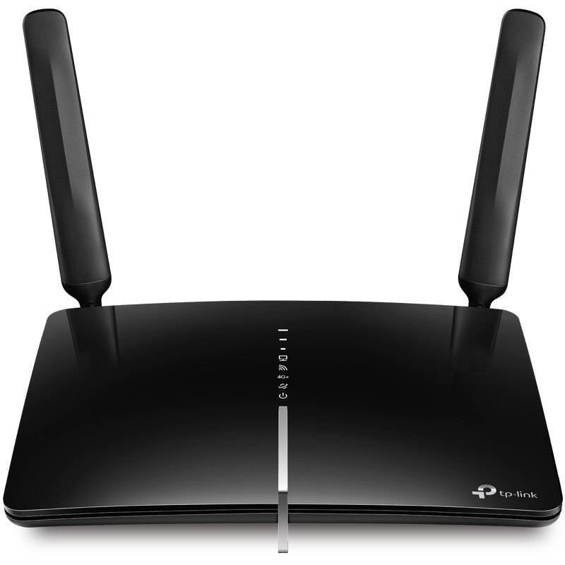 Ein schwarzer TP-Link WLAN-Router mit zwei großen Antennen und LED-Anzeigen auf der Frontplatte.
