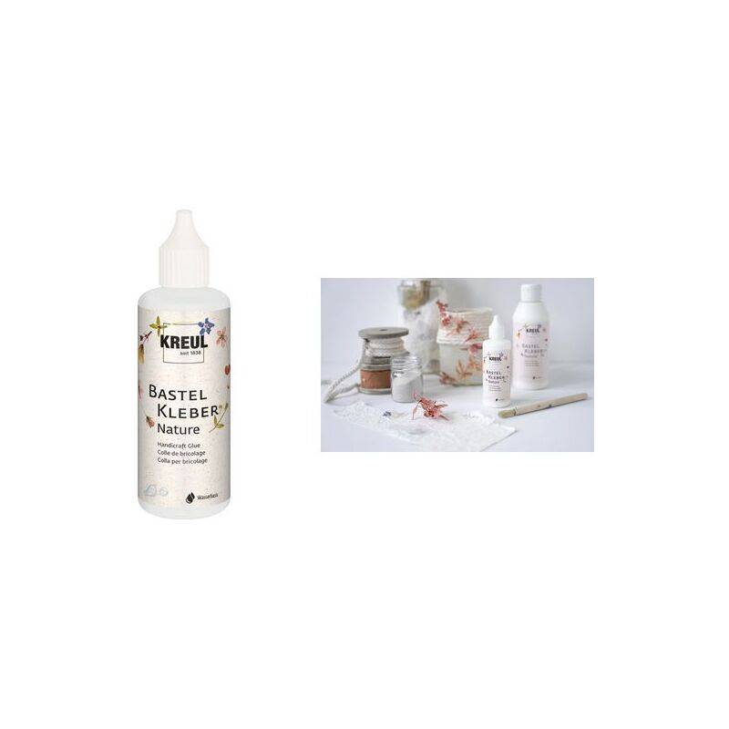 Kreul Bastel Kleber Nature'-Flasche links, Bastelzubehör, einschließlich Farben und Pinseln, rechts mit teilweise fertigen Bastelprojekten.