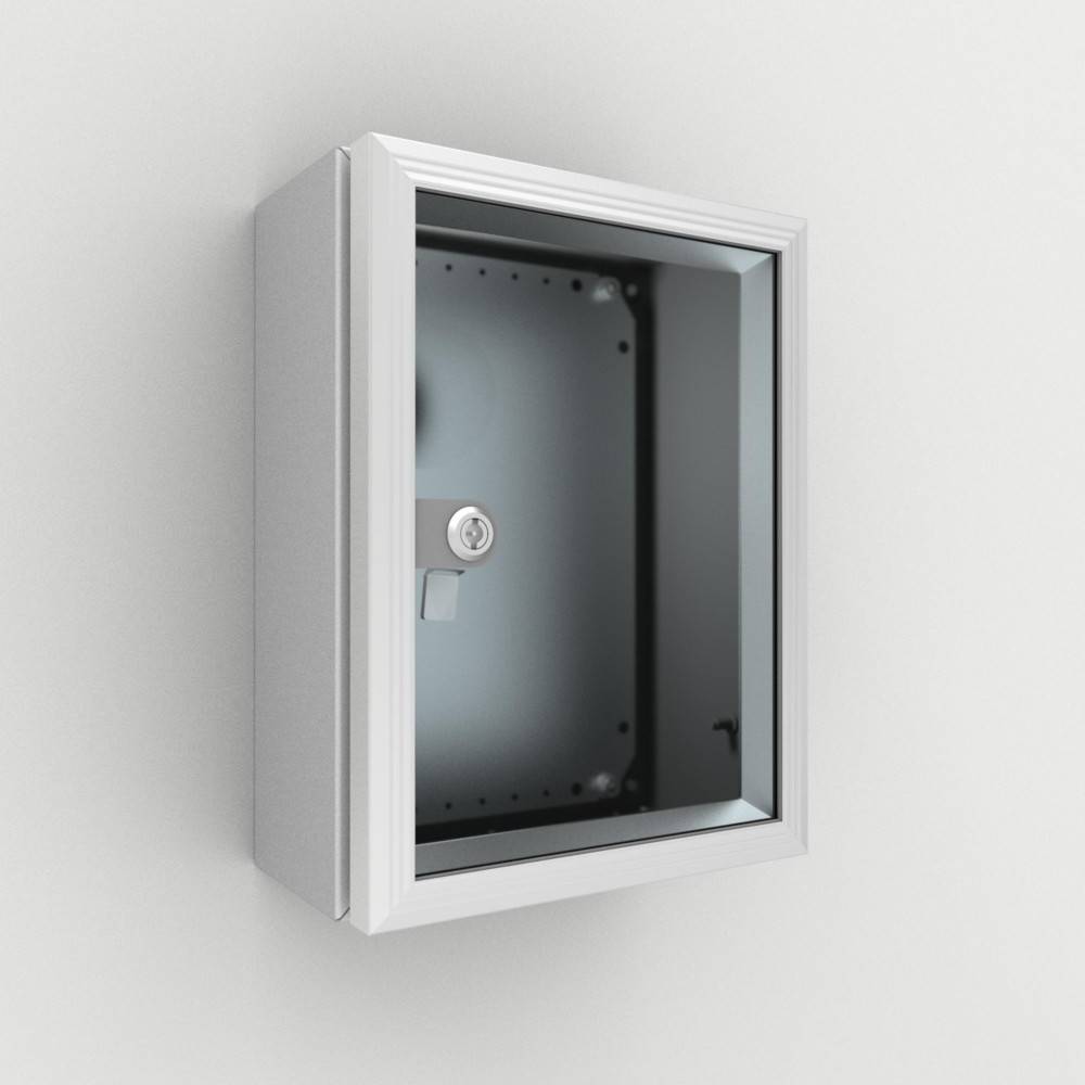 Ein wandmontierter, leerer Glasvitrinenschrank mit silbernem Rahmen und abschließbarer Tür.