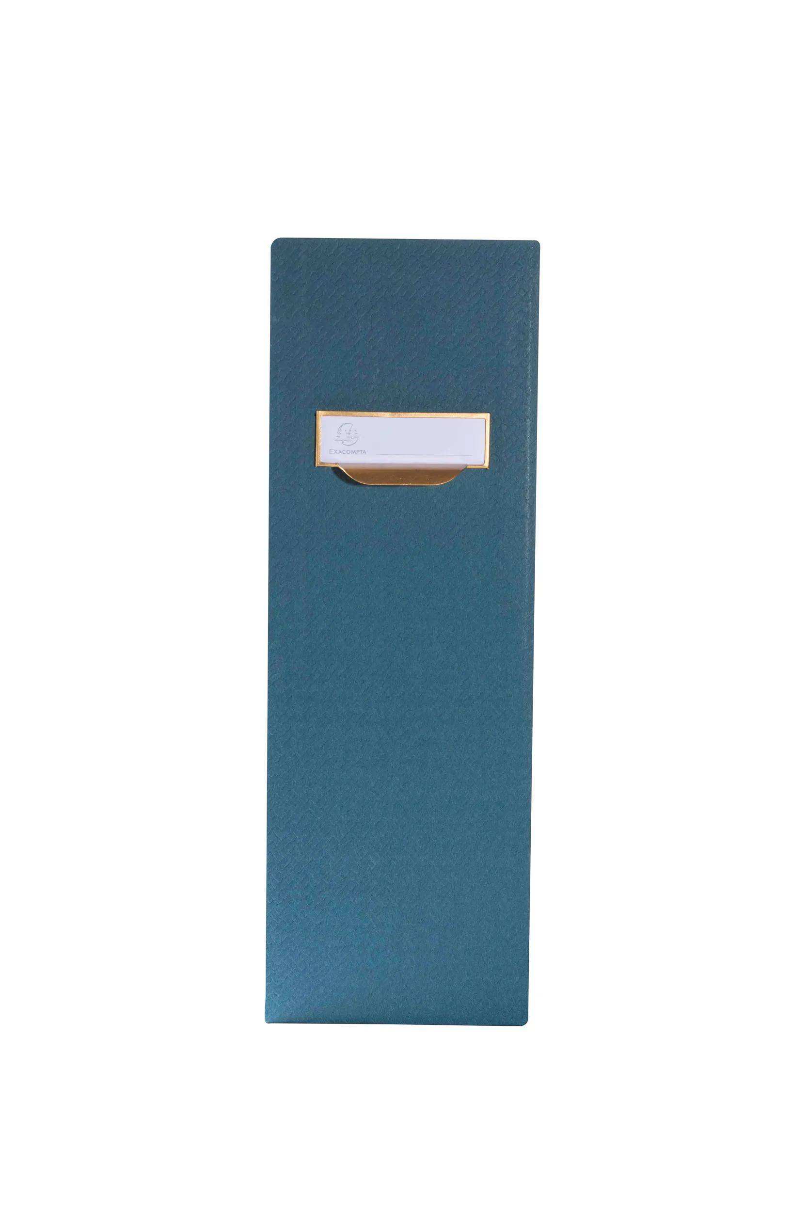 Eine hohe, rechteckige, dunkelblaugrüne Pappkarton-Aufbewahrungsbox mit einer Etiketthalterung oben.