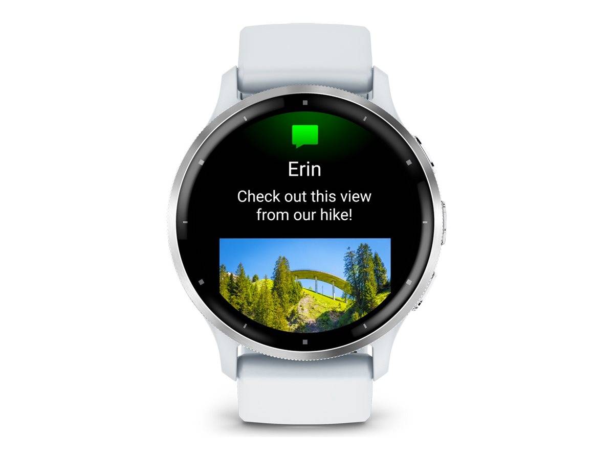Smartwatch zeigt eine Nachricht von Erin an: 'Schau dir diese Aussicht von unserer Wanderung an!' mit einer szenischen Foto-Miniaturansicht einer Brücke und Bäumen.