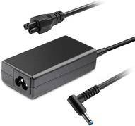 Ein schwarzer Laptop-Stromadapter mit einem dreipoligen Stecker und einem zylindrischen Anschluss auf weißem Hintergrund.