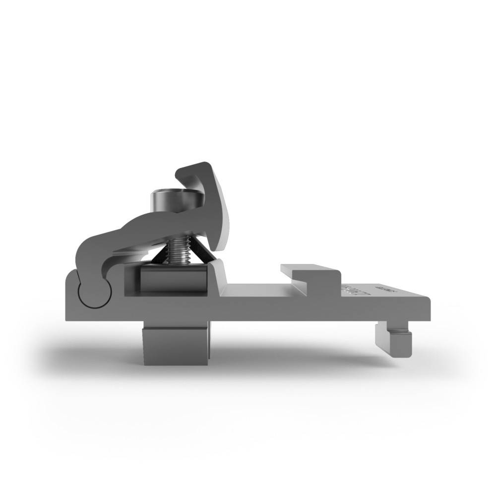 Eine Metallbefestigungsklammer mit einer federbelasteten Mechanik, die für die sichere Befestigung von Objekten an flachen Oberflächen entwickelt wurde, aus Seitenperspektive betrachtet.