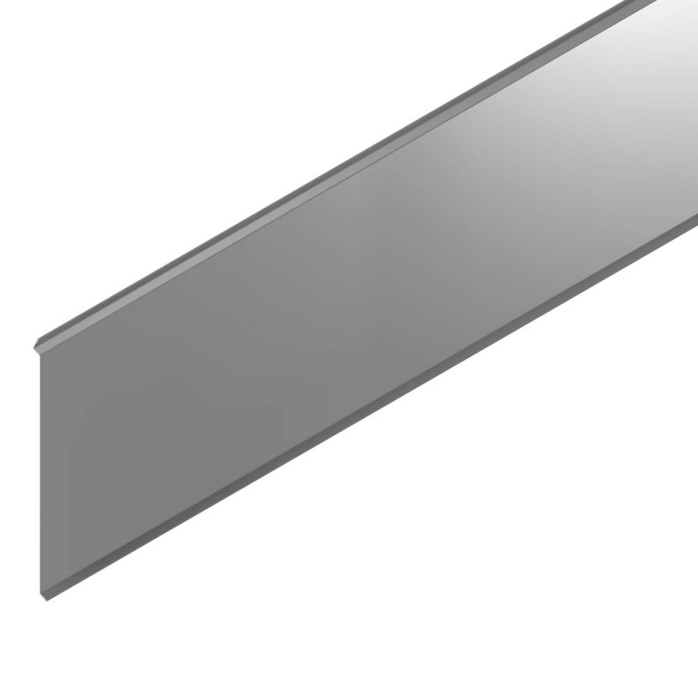 Ein langer, flacher, grauer Metallbalken ist abgebildet, möglicherweise ein Stahlträger oder eine Tafel, die in der Bau- oder Fertigungsindustrie verwendet wird.
