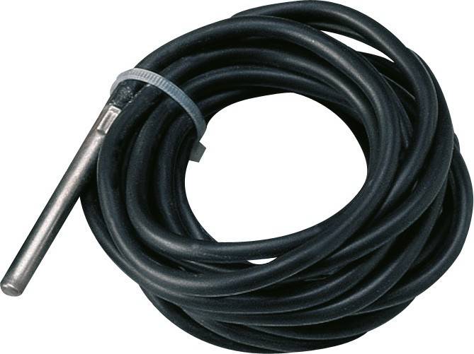 Eine Spule schwarzes Kabel, gesichert mit einer Kabelbinder, mit einer metallierten Spitze. Das Kabel ist sauber aufgerollt und deutet auf Gebrauchsbereitschaft hin.