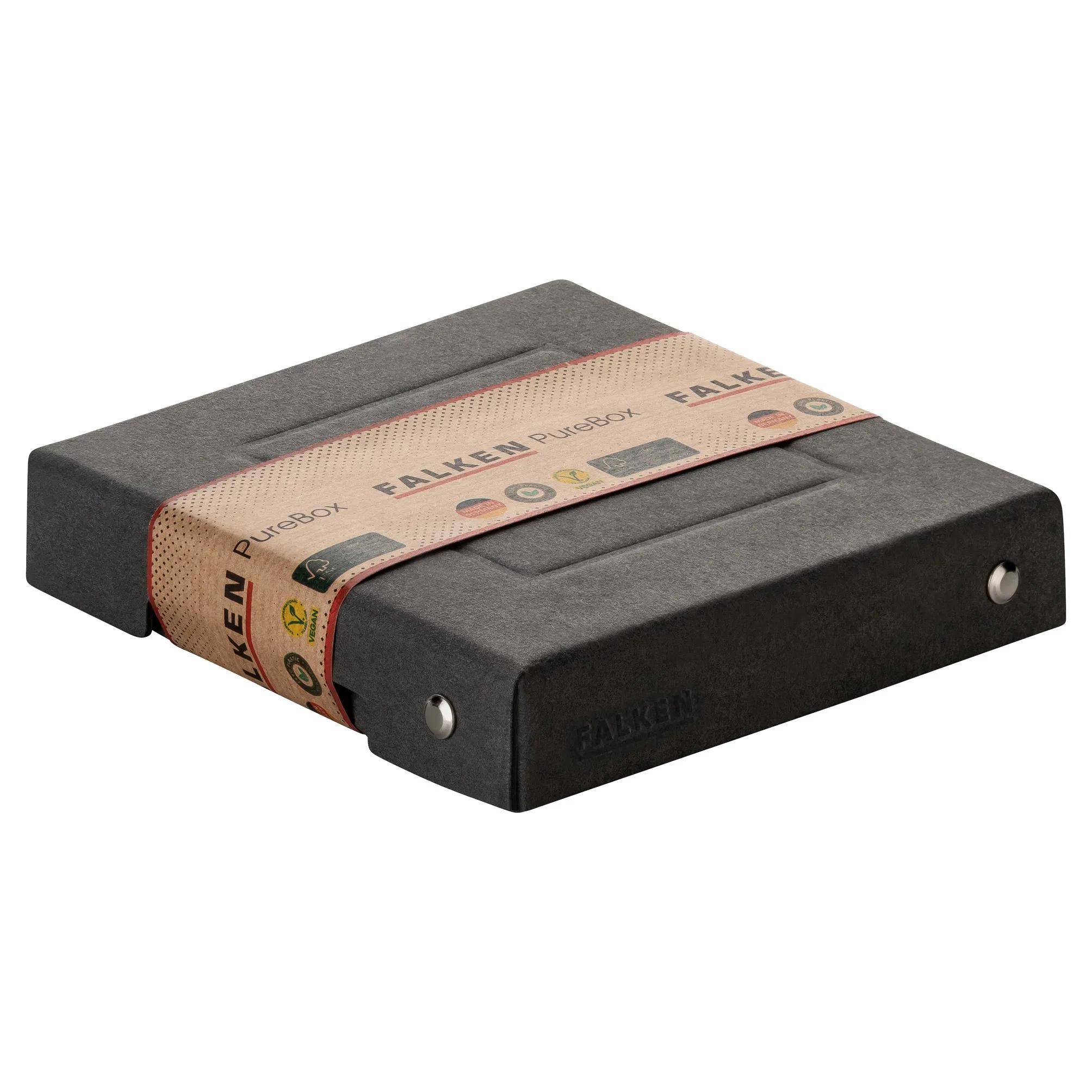 Ein dunkles rechteckiges Produkt mit einem hellbraunen Papierband mit der Aufschrift 