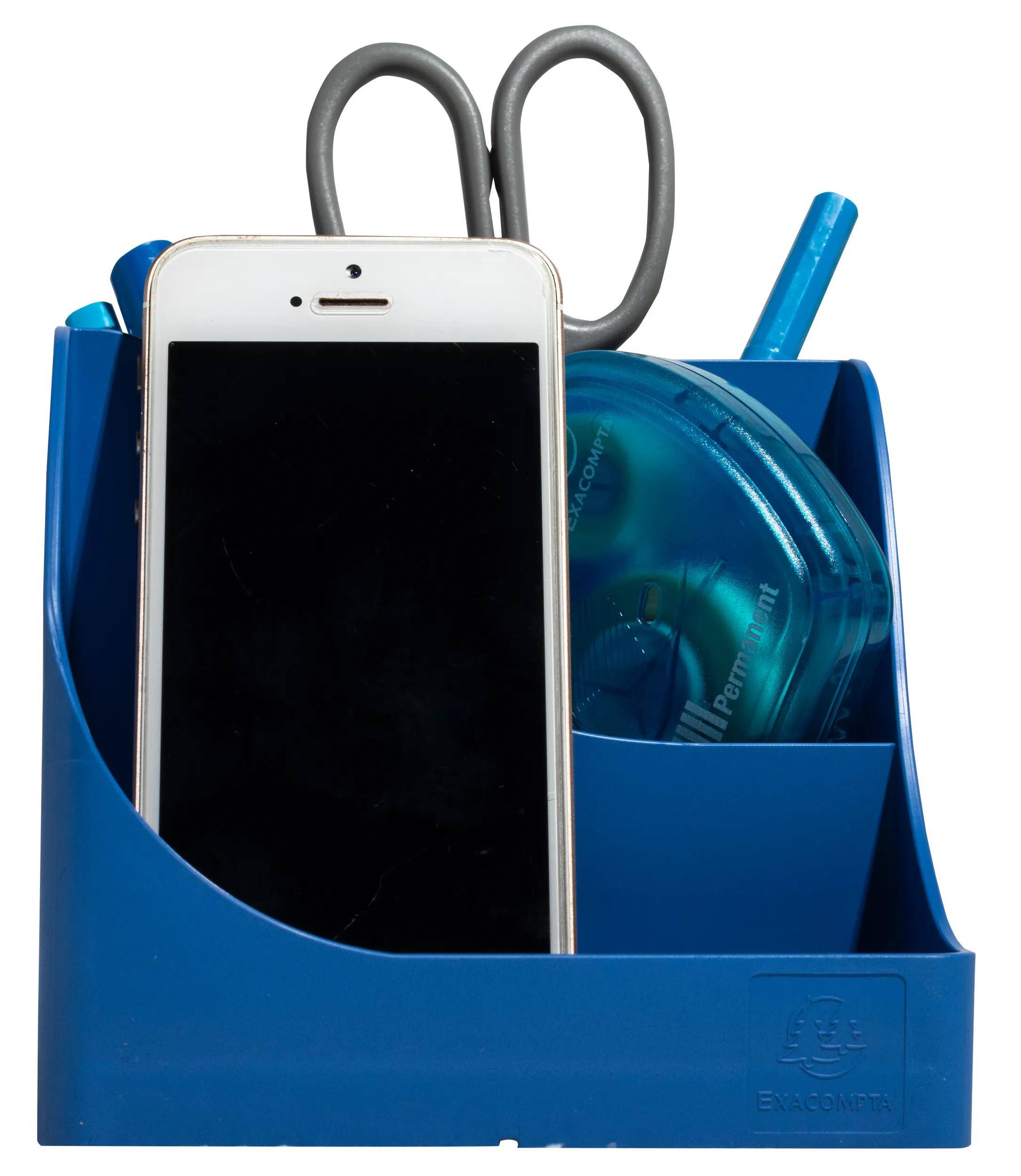 Ein blauer Schreibtisch-Organizer enthält ein Smartphone, einen blauen Stift und eine Schere.