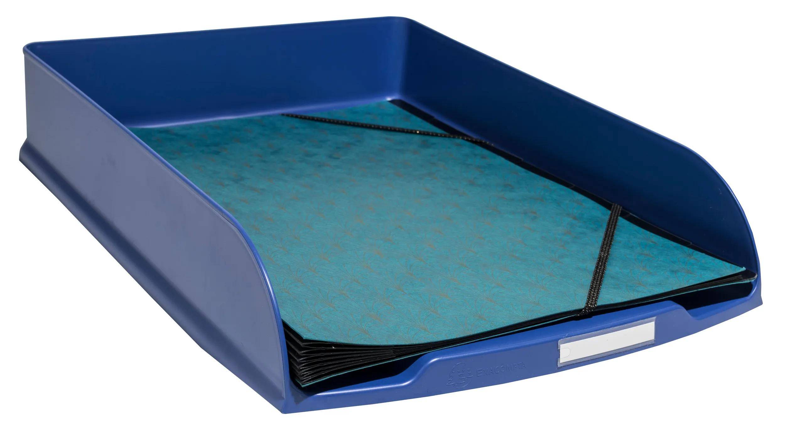 Ein blauer Schreibtischschale mit einem Stapel von blaugrünen Ordnern, ordentlich organisiert und einsatzbereit.