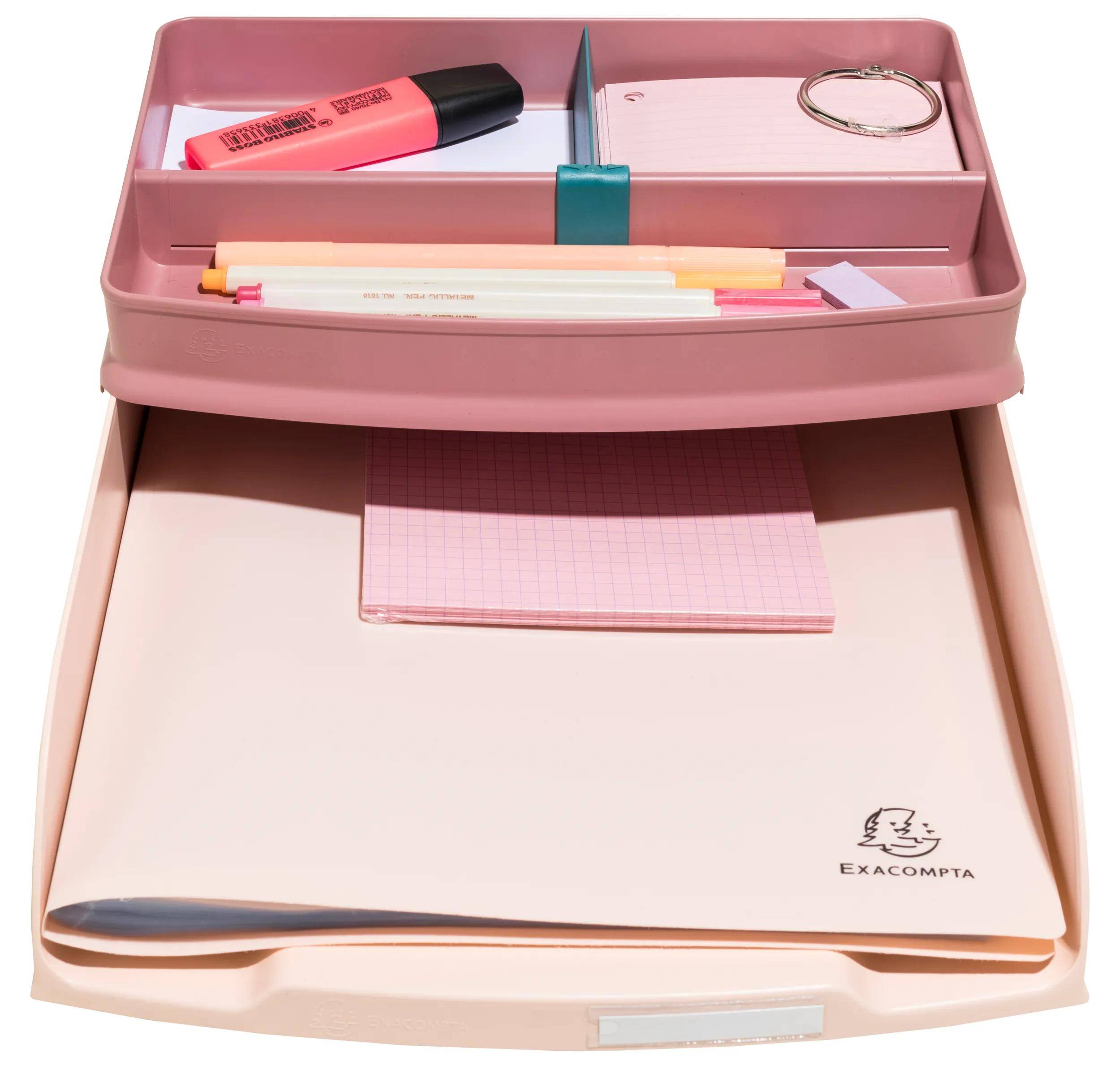 Eine offene, schwarze Lagerkiste mit verstärkten Kanten und einem Etikettenfeld, geeignet zum Organisieren oder Lagern von Gegenständen.