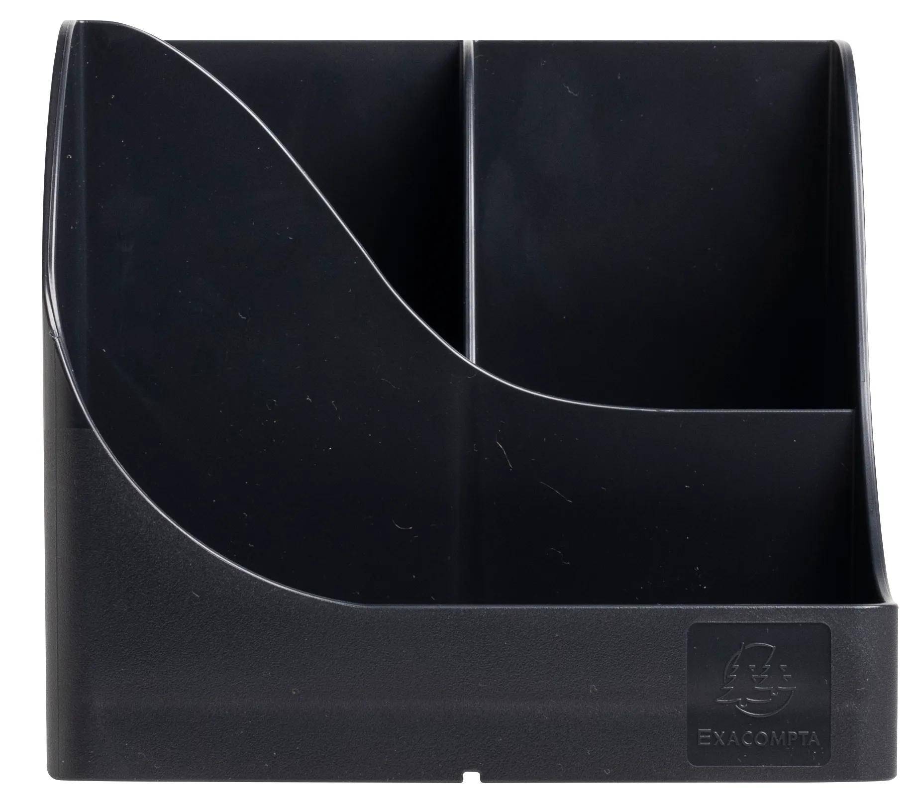 Ein schwarzer Kunststoff-Schreibtischorganizer mit vier Fächern zum Aufbewahren von Schreibwarenartikeln wie Stiften, Bleistiften oder Notizblöcken.