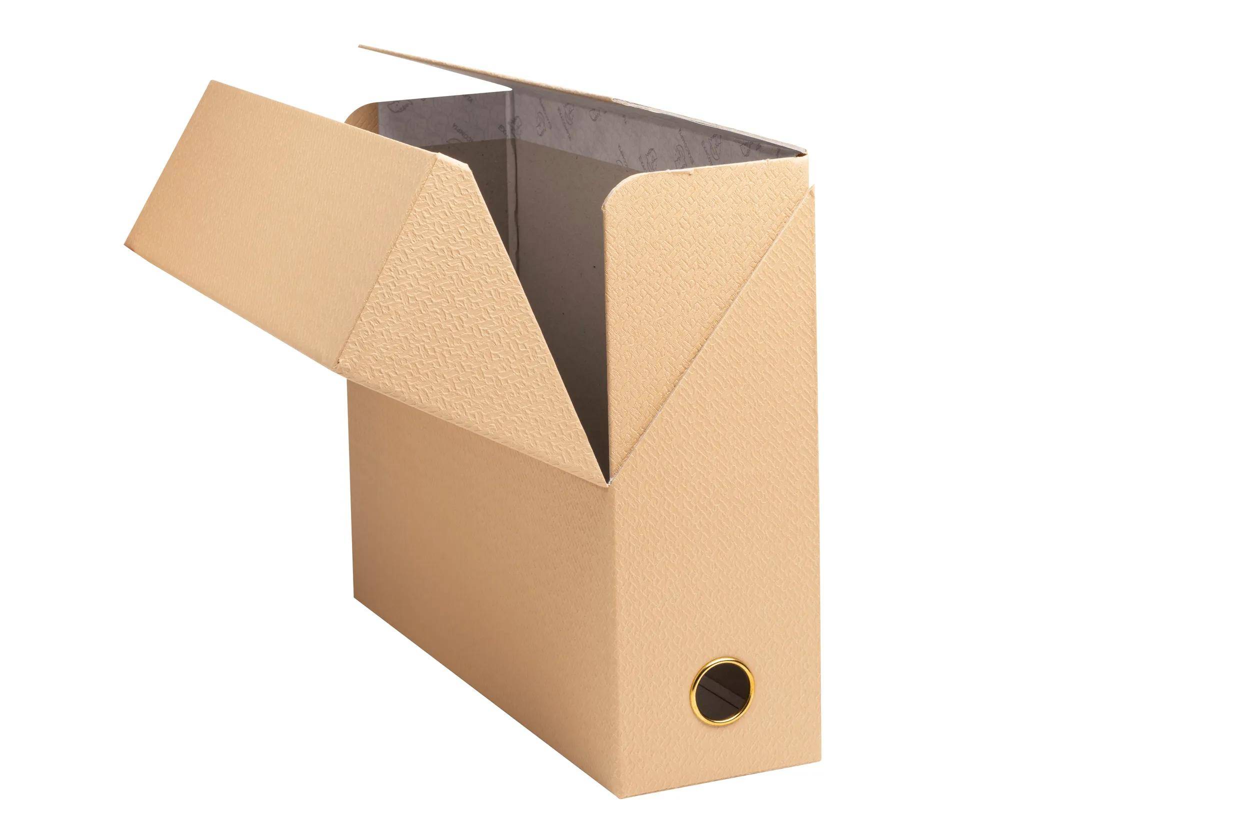 Ein beiger Kartonaktenhalter mit einer offenen Klappe, ausgestattet mit einer runden Zuglasche.