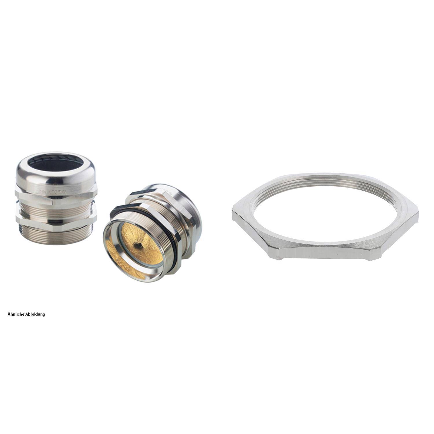 Metallarmaturen und eine Sechskantmutter, wahrscheinlich für Rohre oder elektrische Kabel, auf einem weißen Hintergrund.