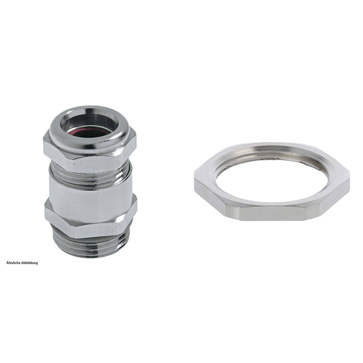 Eine glänzende silberne Metallkabelverschraubung und eine separate sechseckige Sicherungsmutter liegen nebeneinander vor einem einfarbigen weißen Hintergrund.