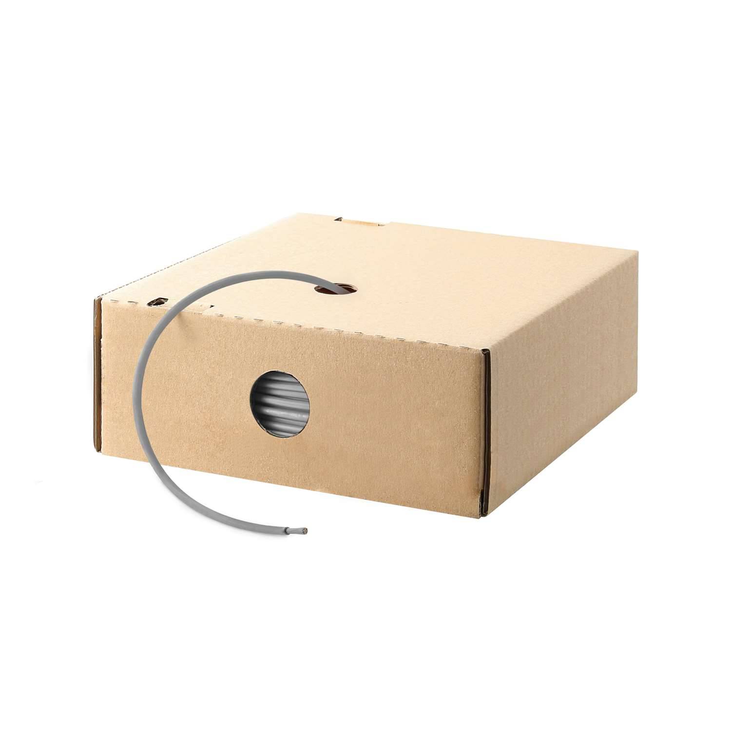 Eine Pappschachtel mit einer Spule grauem Kabel, das teilweise durch eine kreisförmige Aussparung sichtbar ist, für einfaches Entnehmen und Lagerung konzipiert.
