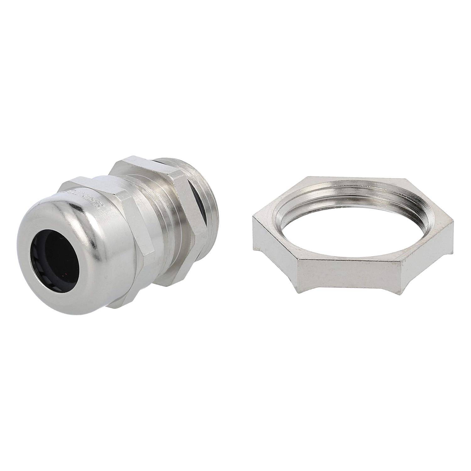 Metallisches Kabelverschraubung mit entsprechender Gegenmutter, verwendet zum Sichern von Kabeln durch Gehäuse, isoliert auf einem weißen Hintergrund.