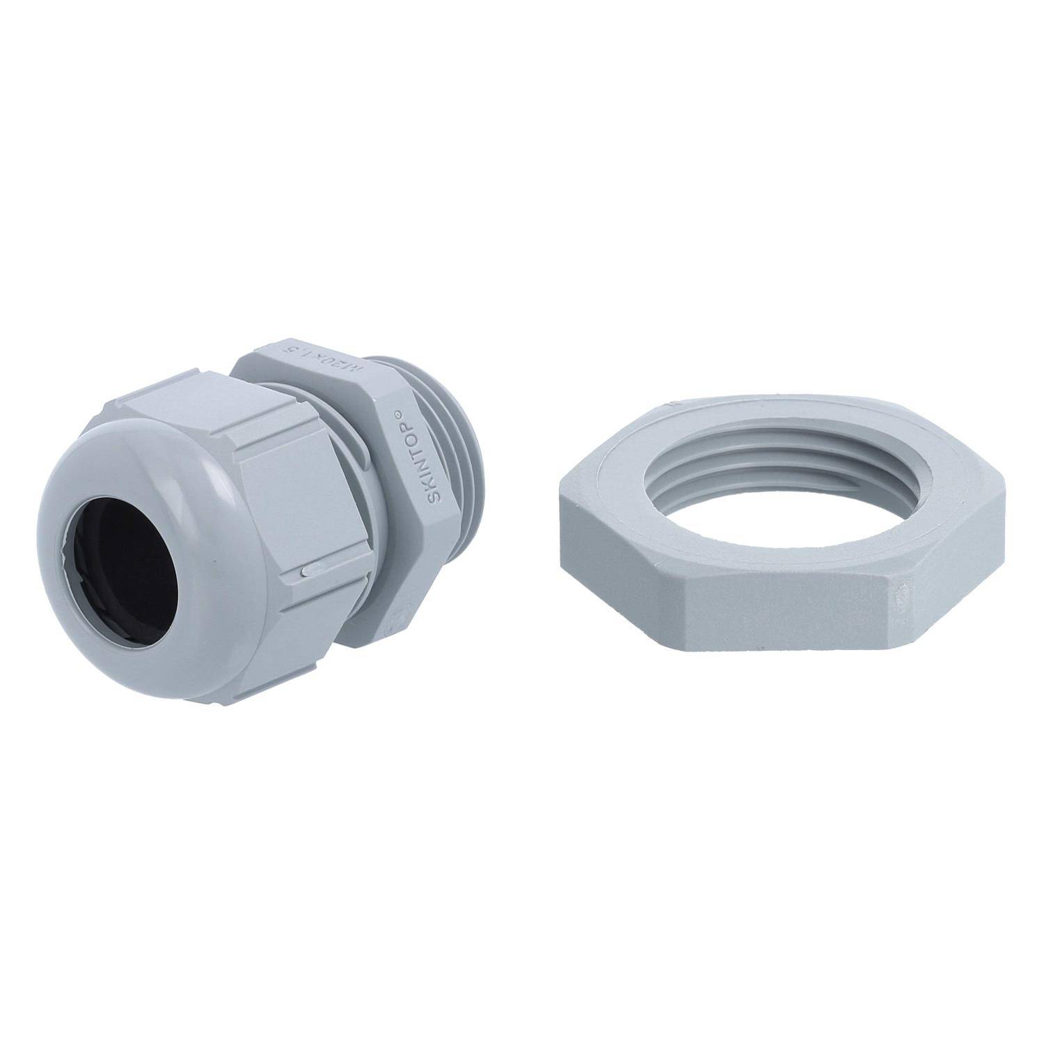 Eine graue Kabelverschraubung mit einer Sicherungsmutter, die zur Befestigung von Kabeln in Gehäusen dient und auseinandergebaut zur Darstellung ihrer Komponenten gezeigt wird.