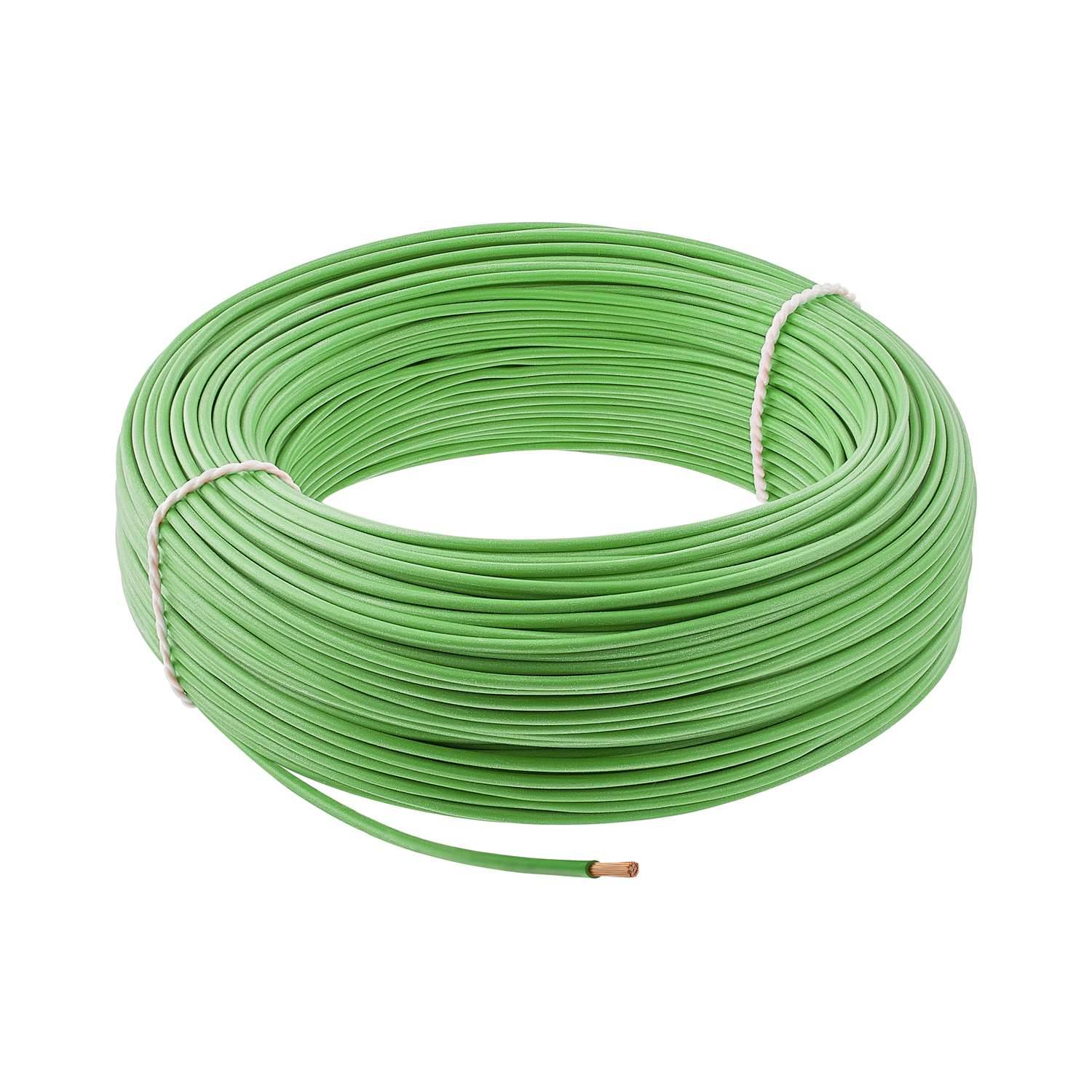 Eine Spule mit grünem Elektrokabel ist ordentlich aufgewickelt und mit weißen Kabelbindern gesichert, wobei ein kleines Stück Kabel nach außen ragt.
