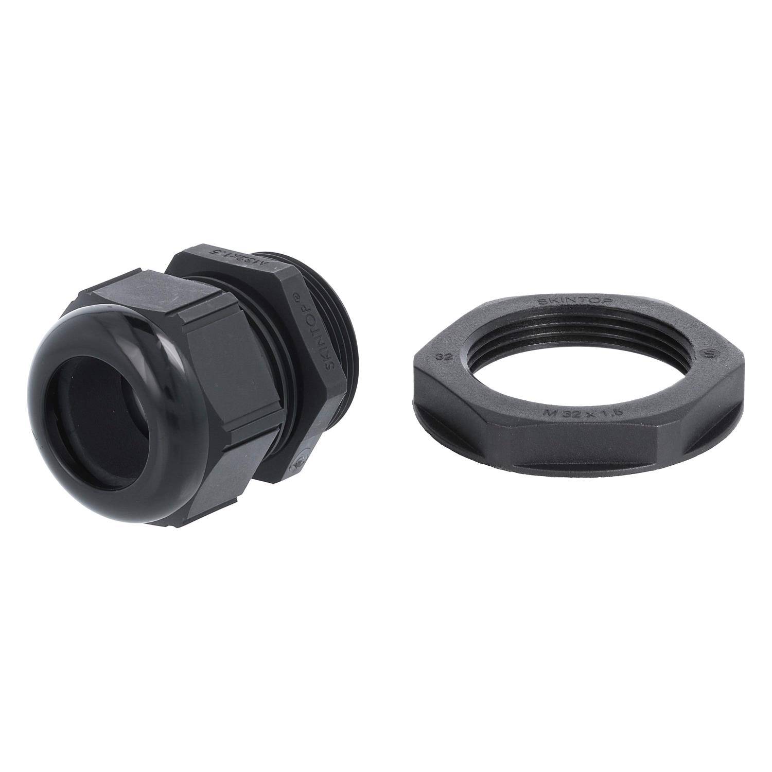 Schwarze Kabelverschraubung aus Kunststoff mit Sechskantmutter, verwendet zum Sichern von Kabeln durch Gehäuse, vor einem schlichten weißen Hintergrund abgebildet.