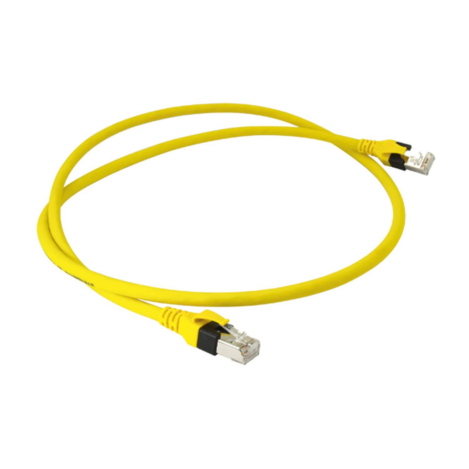 Ein gewickeltes gelbes Ethernet-Kabel mit RJ45-Steckern an beiden Enden.