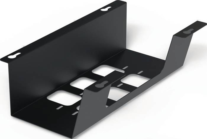 Ein schwarzer, abgewinkelter Halterungswinkel mit ausgeschnittenen Schlitzen, der zur Befestigung auf einer Oberfläche konzipiert ist. Er besitzt eine glatte Oberfläche und ein modernes Erscheinungsbild.