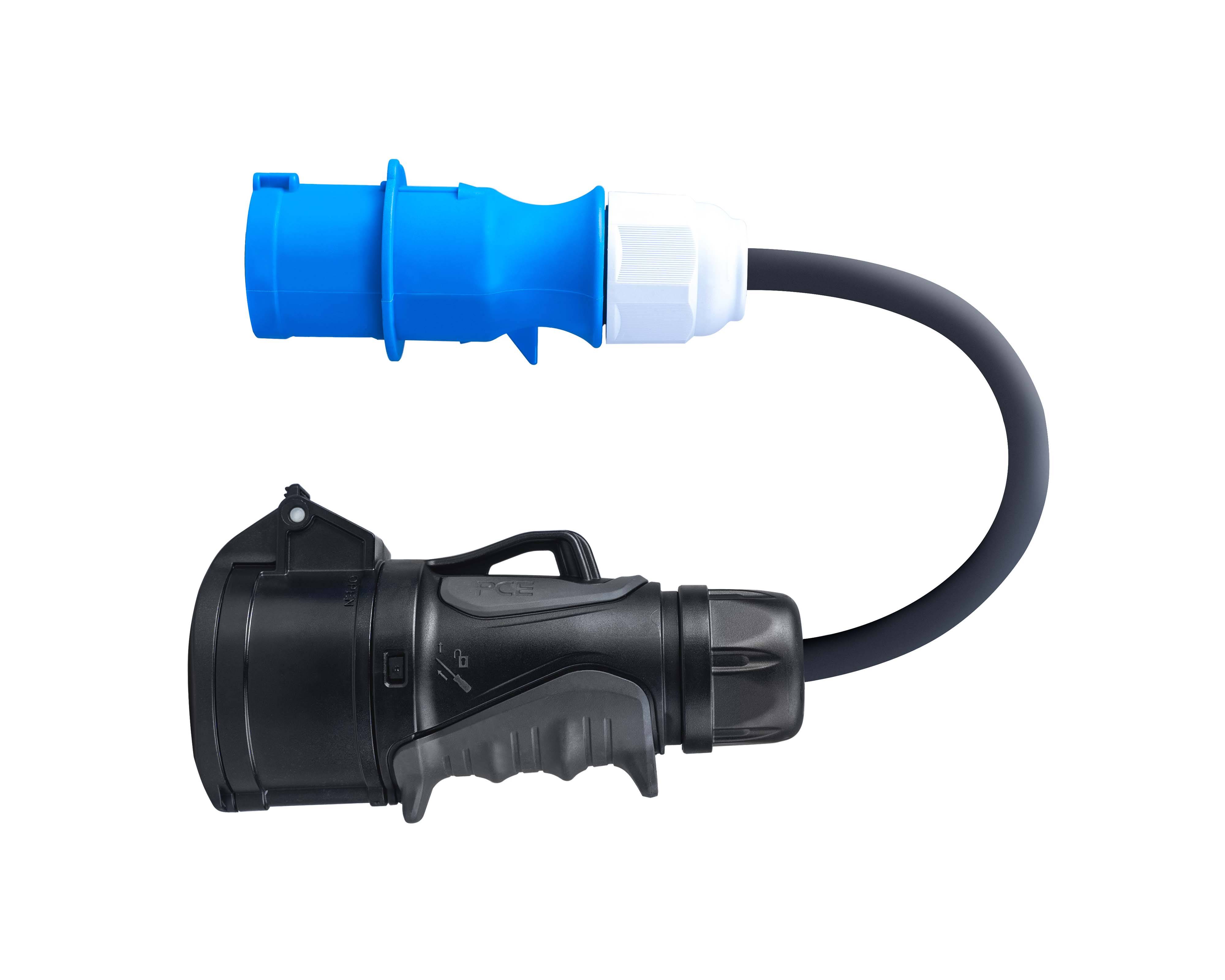 Adapter von roter 16A 400V CEE-Kupplungssteckdose 5-polig auf blaue 16A 230V CEE 3P