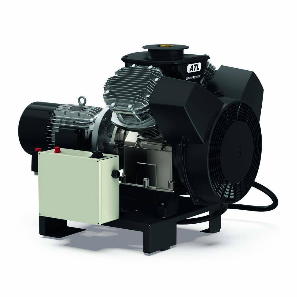 Industrielle Druckluftkompressor-/Generatoreinheit mit schwarzem Motorgehäuse, Kühlventilator und angeschlossener Steuerkiste auf weißem Hintergrund.