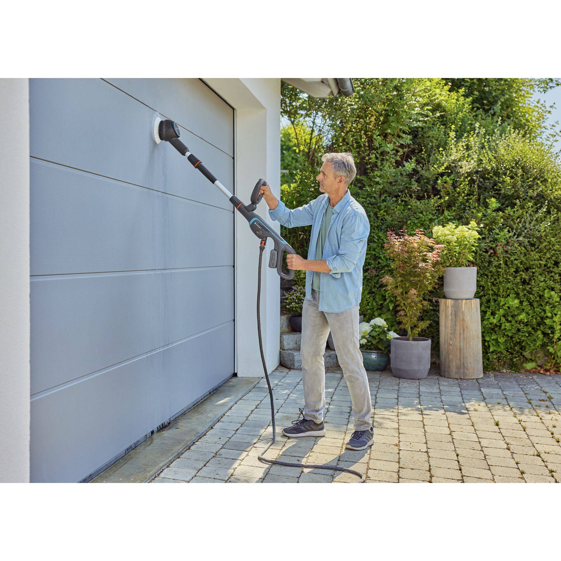 Gardena Akku-Multi-Reiniger Aqua Brush Universal 04/18V P4A solo