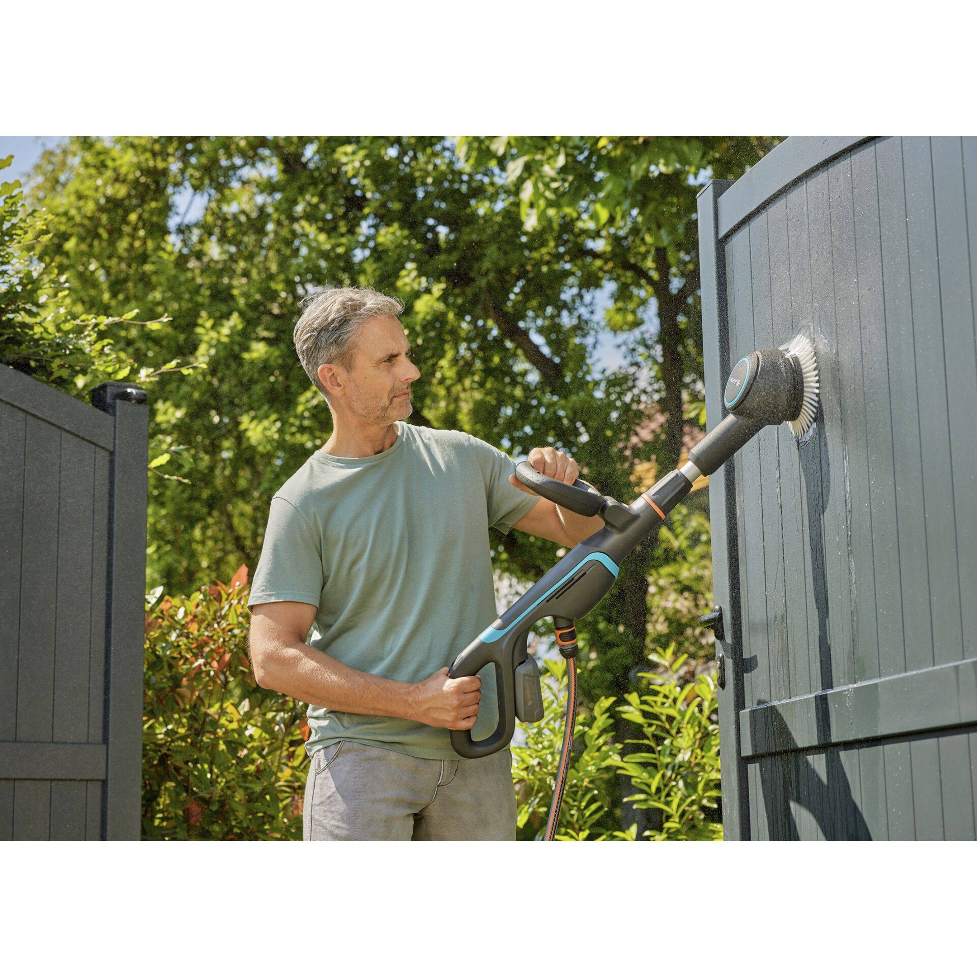 Gardena Akku-Multi-Reiniger Aqua Brush Compact 02/18V P4A solo