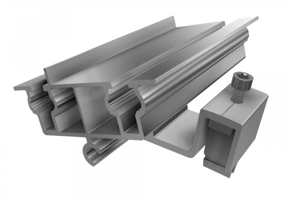 3D-Darstellung von Aluminiumprofilen und einer Montageklammer mit einem Bolzen, dargestellt als ineinandergreifende Strukturprofile auf weißem Hintergrund.