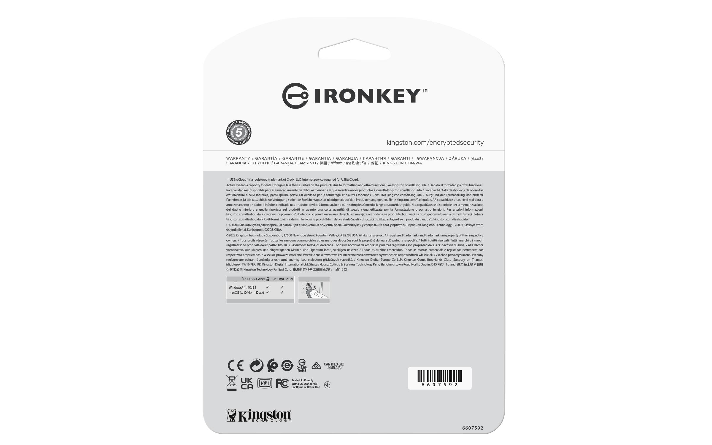 Rückseite einer Kingston IronKey-Verpackung mit Produktmarkenzeichen, dichtem Compliance-Text, Sicherheitssymbolen und einem Barcode.